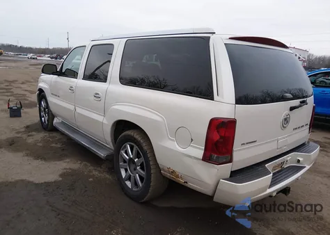 2005 Cadillac Escalade Esv Platinum Edition z USA, uszkodzony, nr VIN 3GYFK66NX5G126695